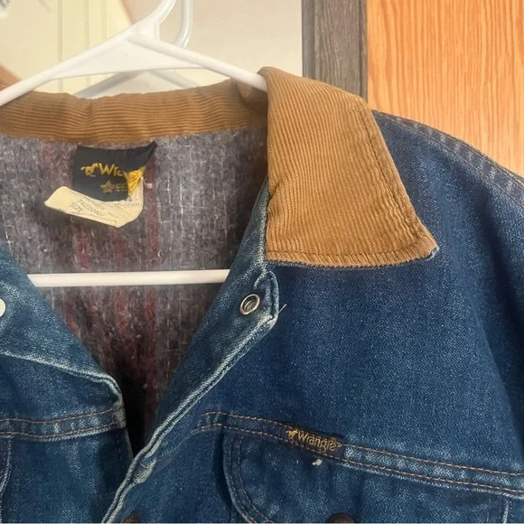 Vintage Wrangler Denim Jacket with Tan Collar - Picture 4 of 8